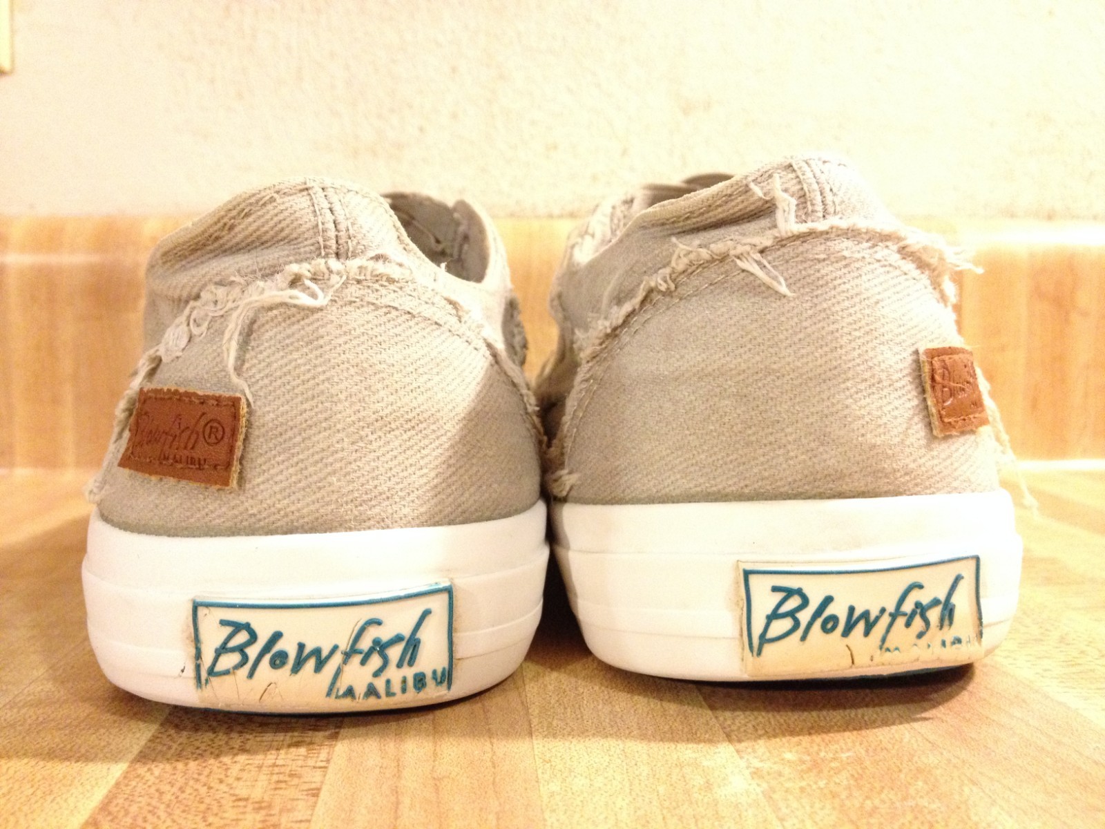 Blowfish Malibu Womens 8M Marley Tan Canvas Distressed Low Top Slip On Sneakers