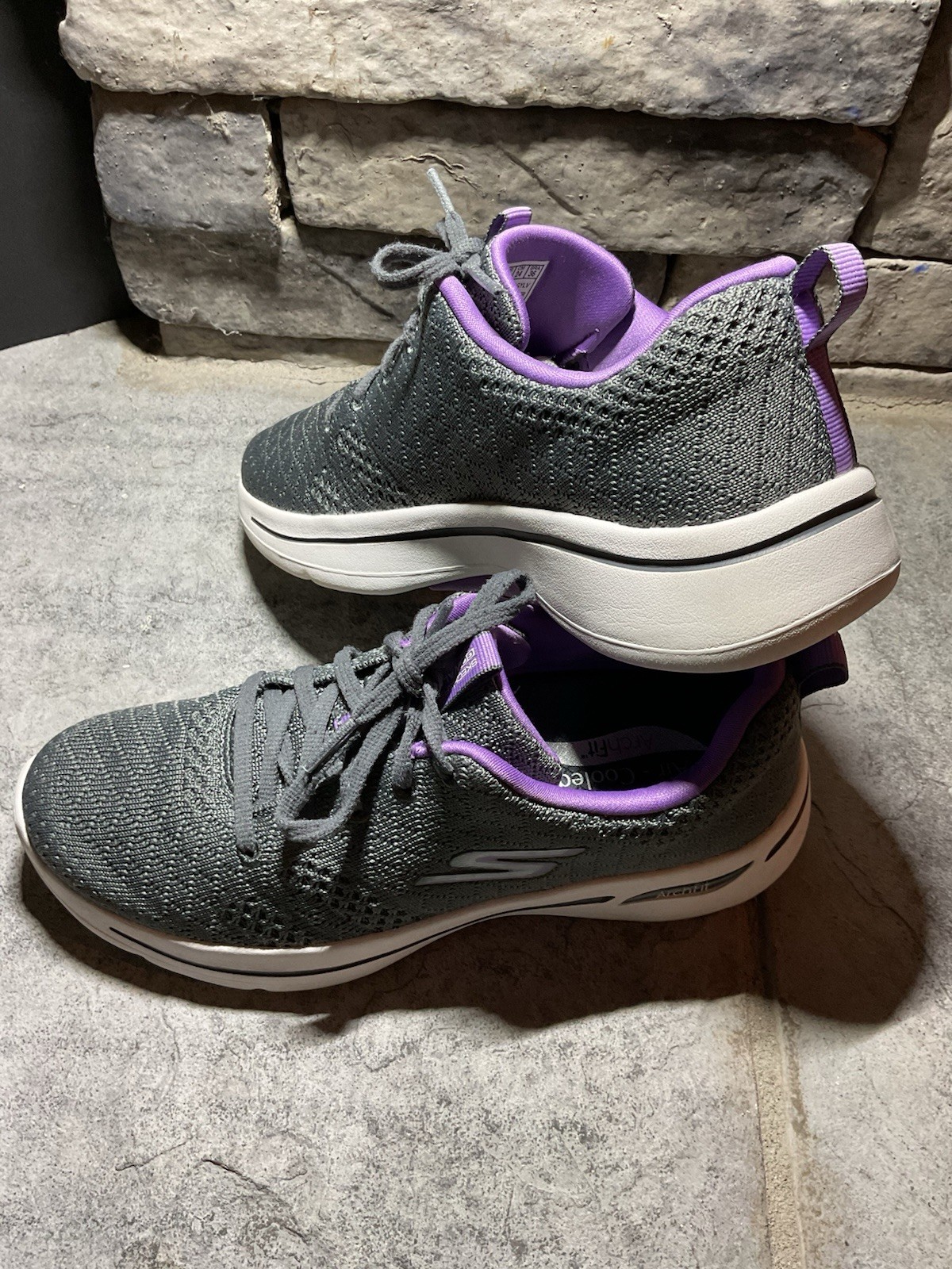 Skechers GOwalk Arch Fit 124403 Gray/Lavender Woman’s Size 7 Walking Shoe