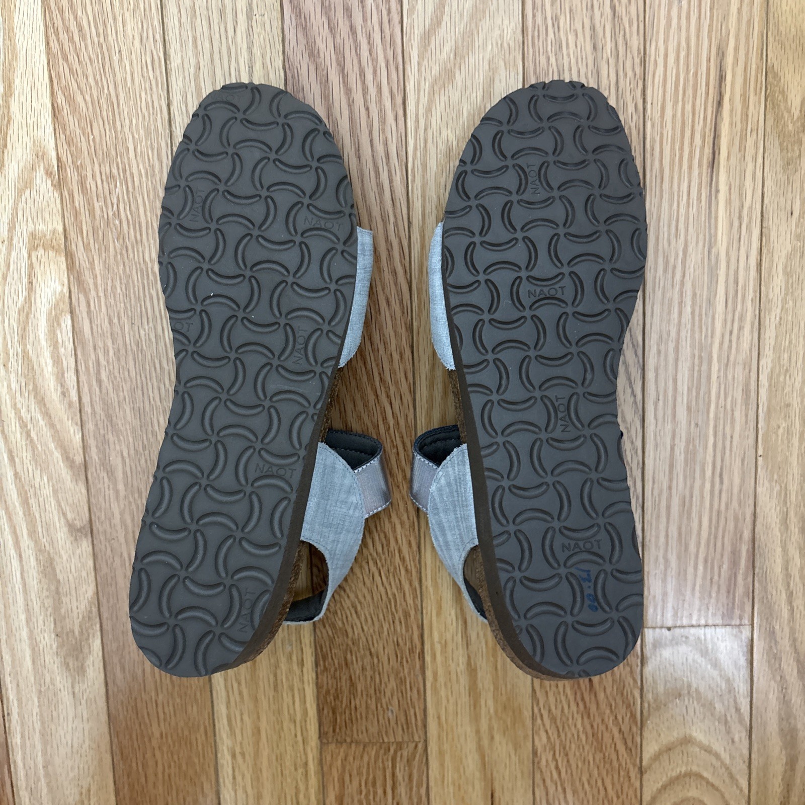 Naot Emily Sandals in Gray Linen Leather Cork & Latex Footbed – Size 41 L10