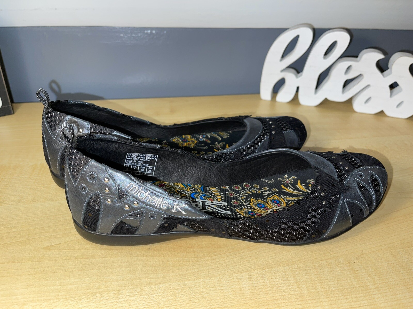 MICHELLE K Shoes Women’s Size 8 Black Textile Upper Slip-On Comfort Flats