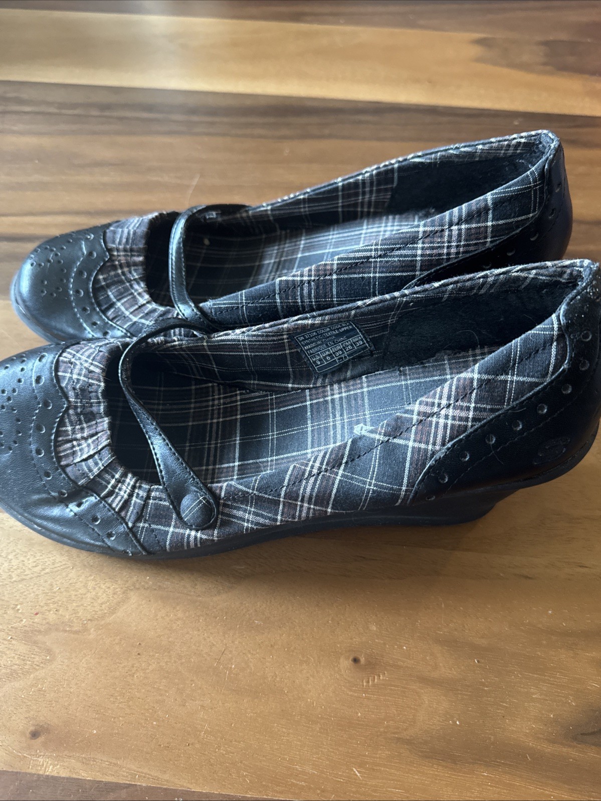 Skechers Suede Ruffle Plaid Slip On Wedges Madison Ave Plushed Black Wedges 9