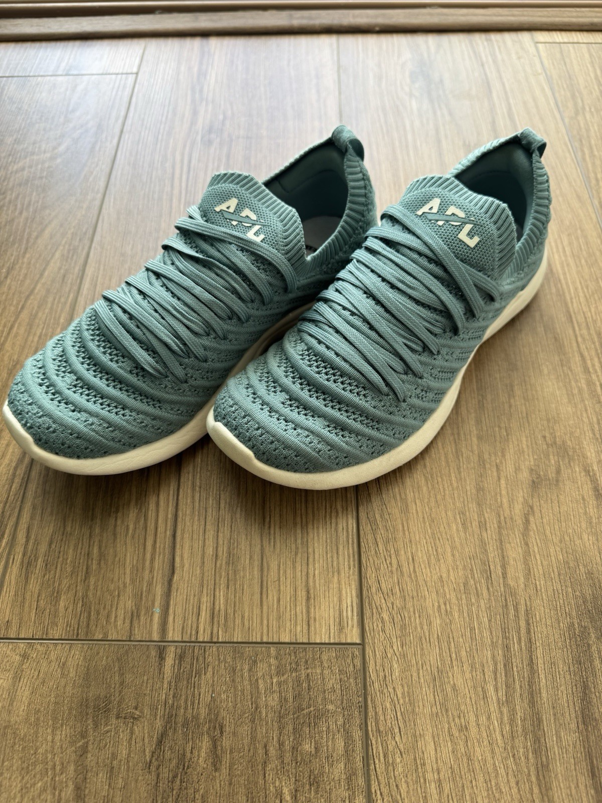 APL TechLoom Wave Women’s Low Top Lace Up Teal Athletic Sneakers US size 7