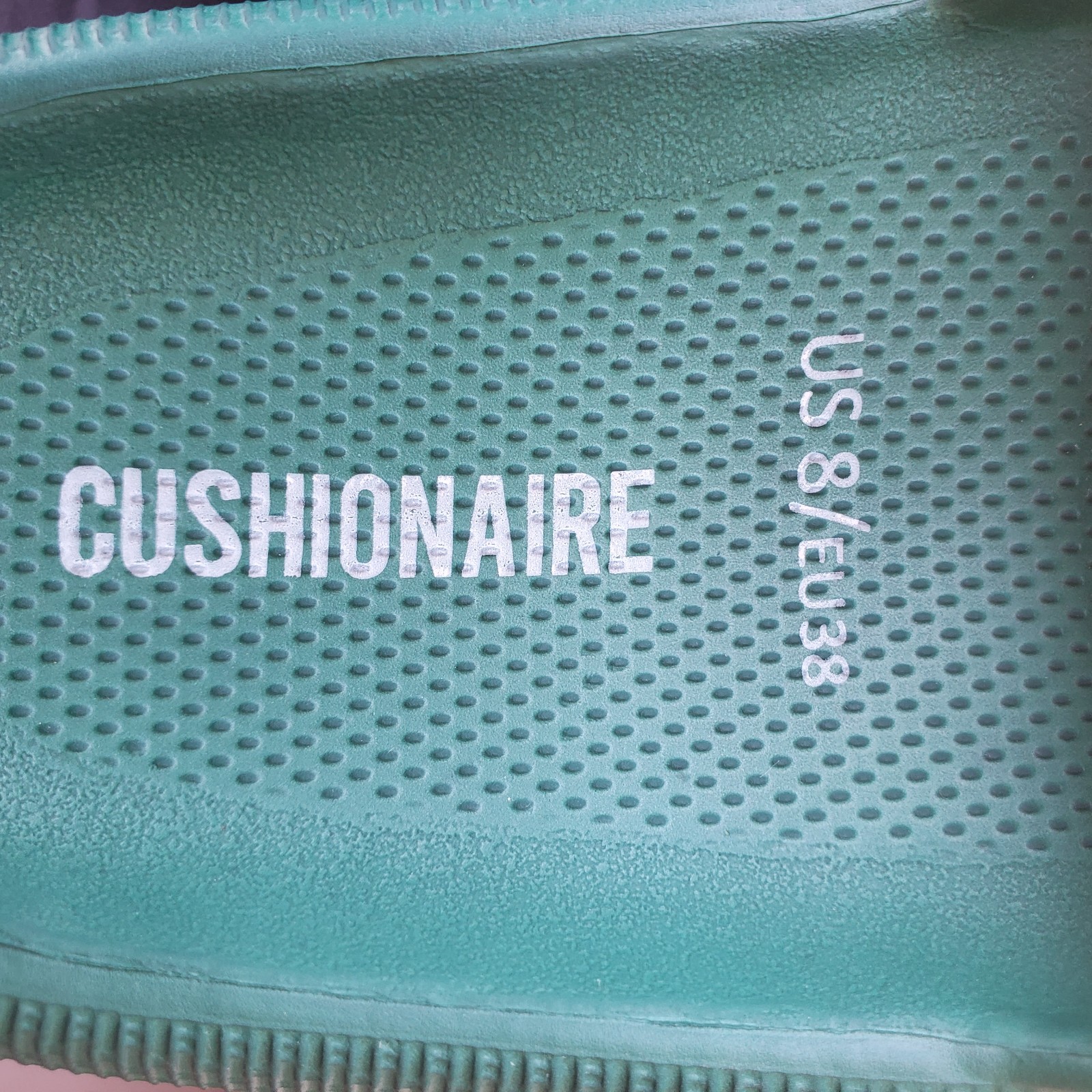 CUSHIONAIRE Feather Cloud Recovery Slide Sandals Green Women’s Size 8 NIB