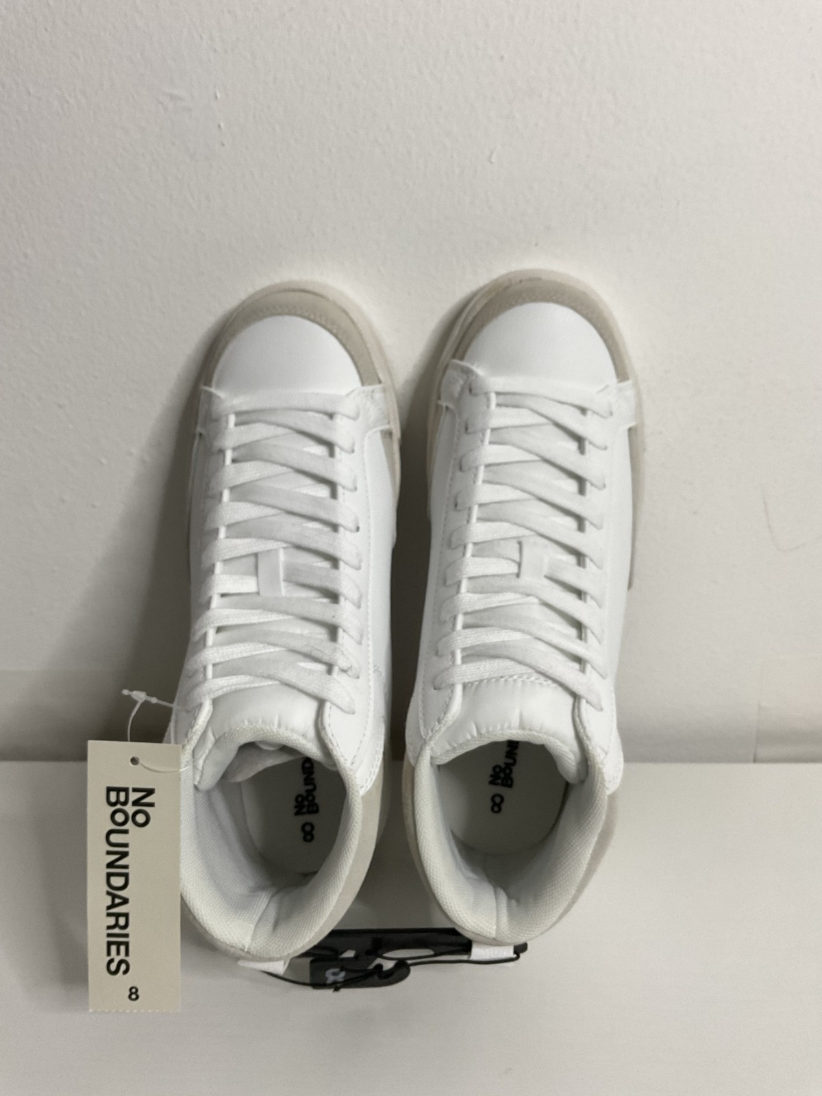 No Boundari High Top Women’s Memory Foam Sneaker in White w/ Suede Size 8