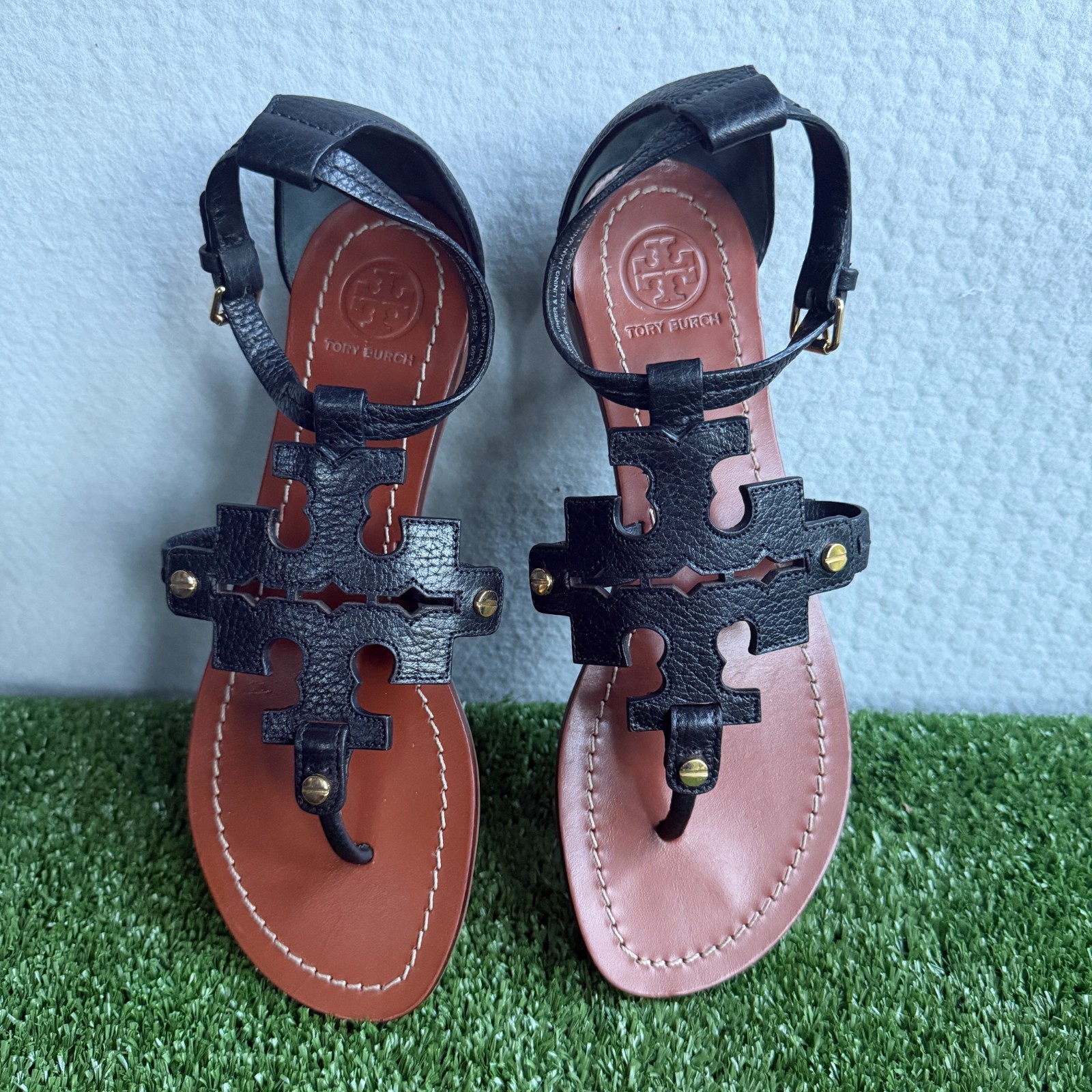 Tory Burch Phoebe Black Leather Logo Medallion Boho Summer Flat Sandals Sz 5.5M
