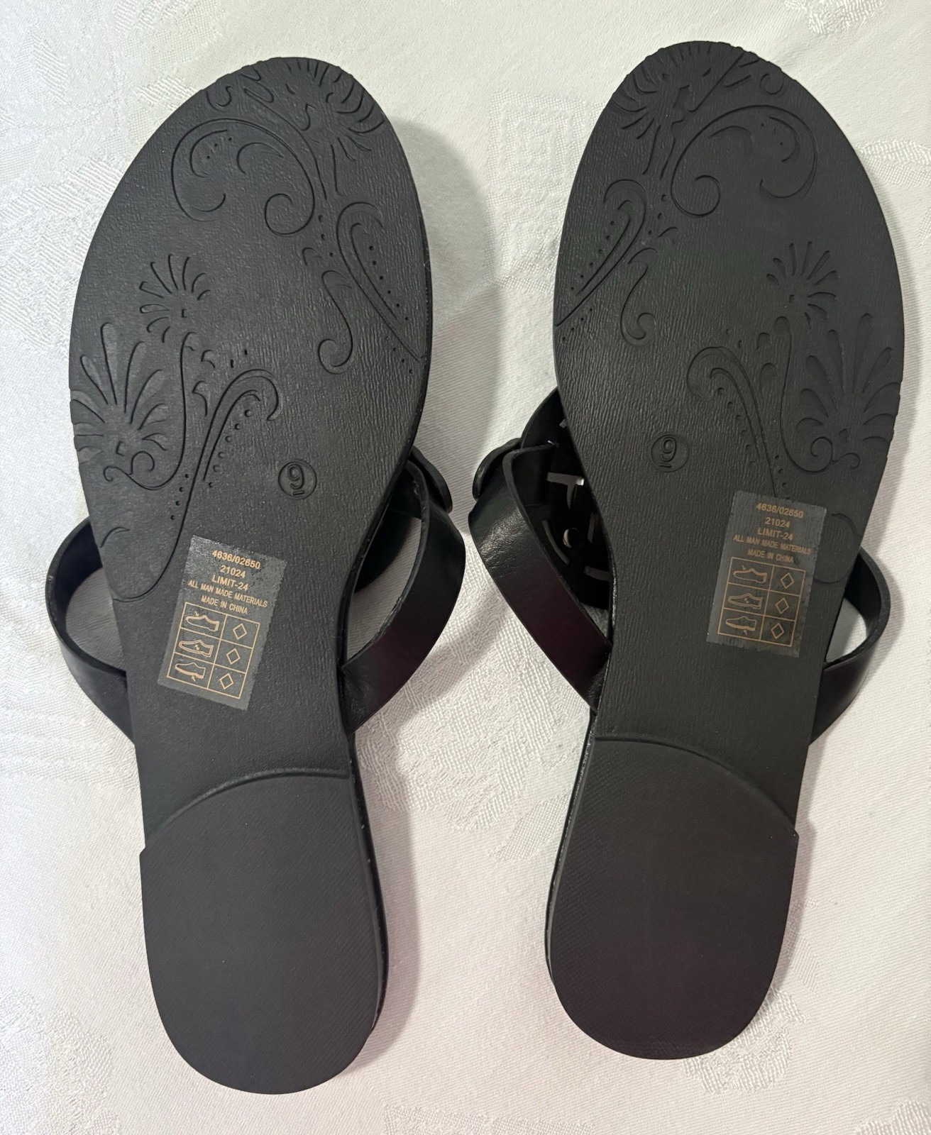 Pierre Dumas Women’s Black Thong Slip-On Slide Sandals Logo Accent US 9