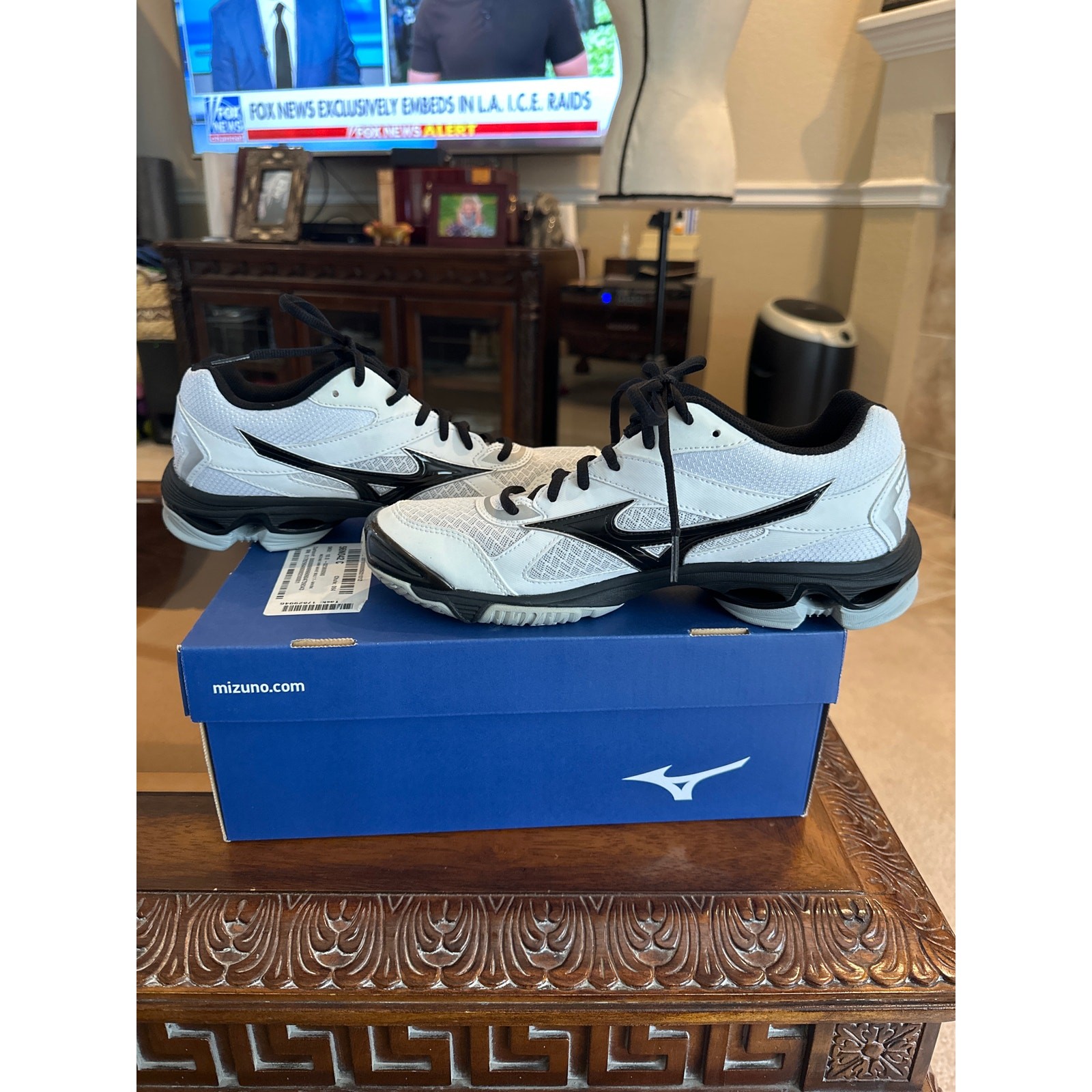 Women’s Mizuno Wave Bolt 7 Running Shoe. Size 10. NEW IN BOX!