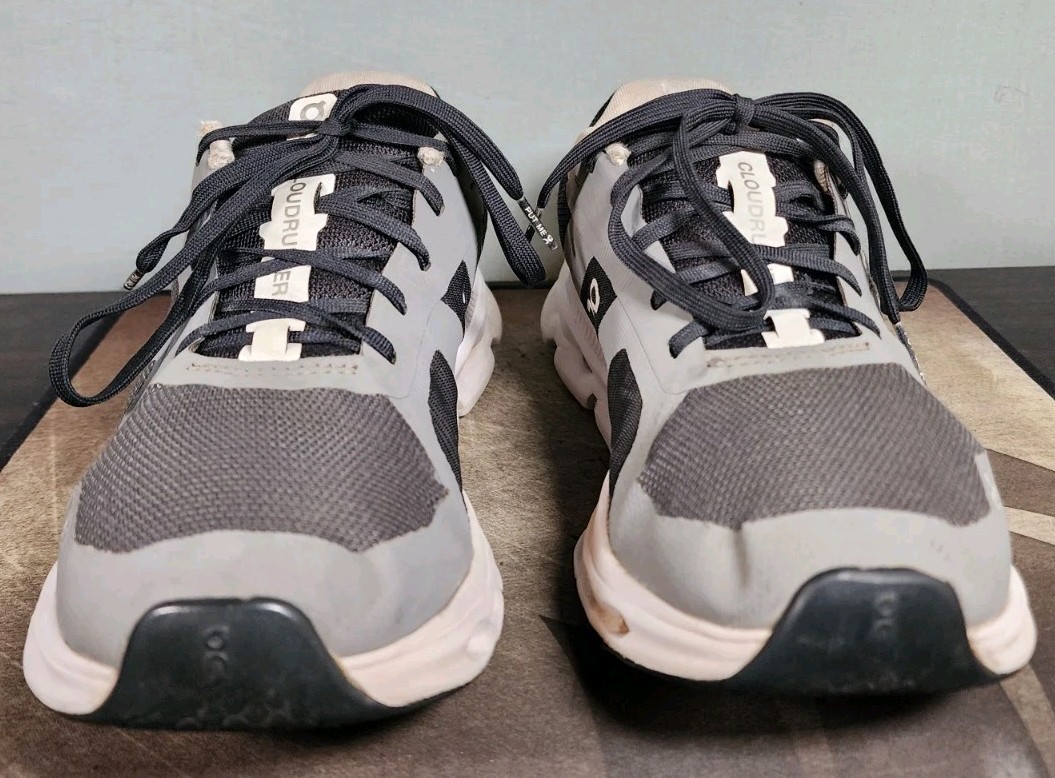 On Cloud Eclipse Black Runner Size 6.5 Women Tennis Shoes