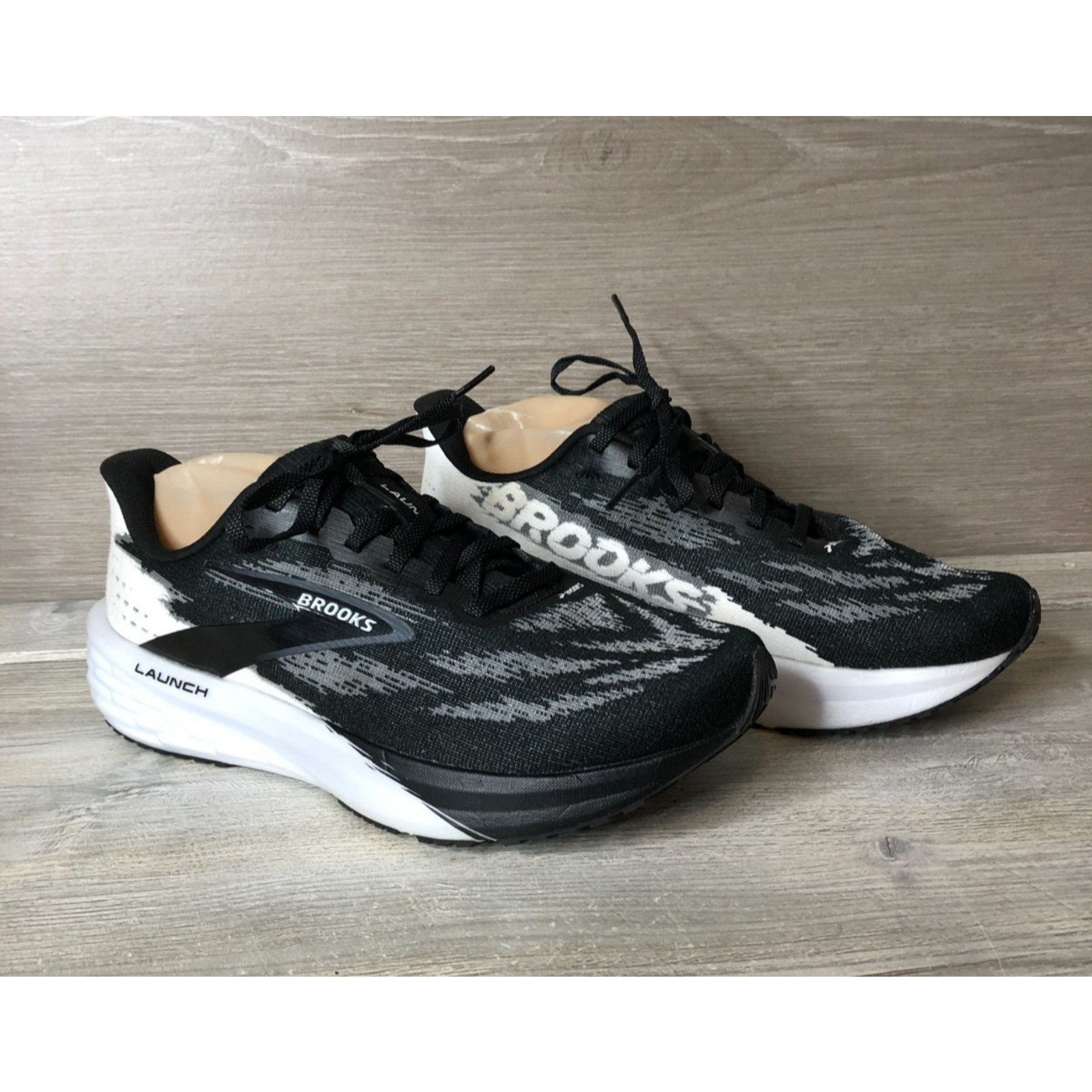 Brooks Launch 11 womens Shoes Sz 10 D Wide Running Athletic Black White Sneaker