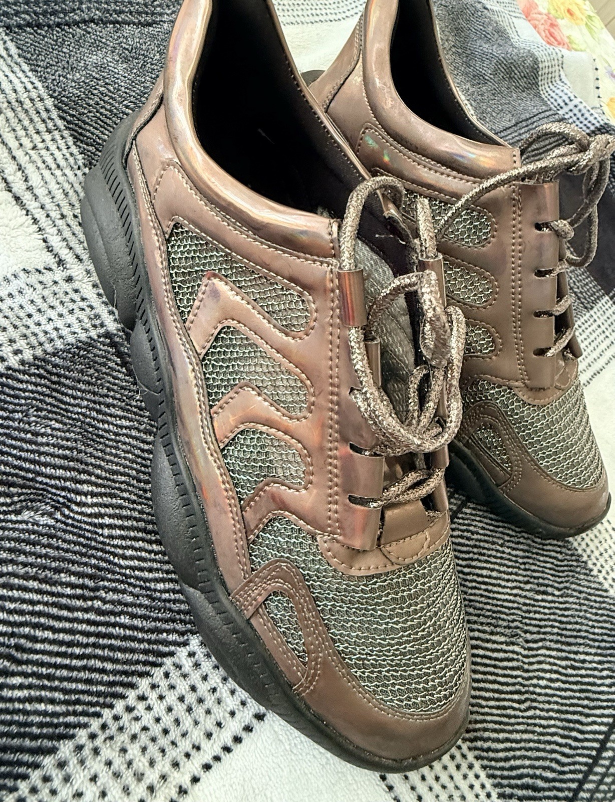 Sneakers Size 9