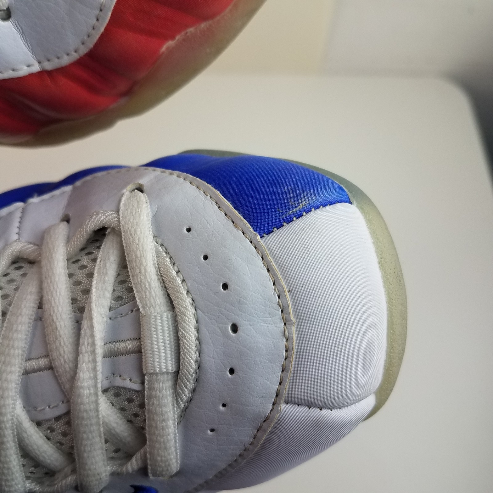 Size 9.5 – Nike Air Foamposite white red blue One USA men