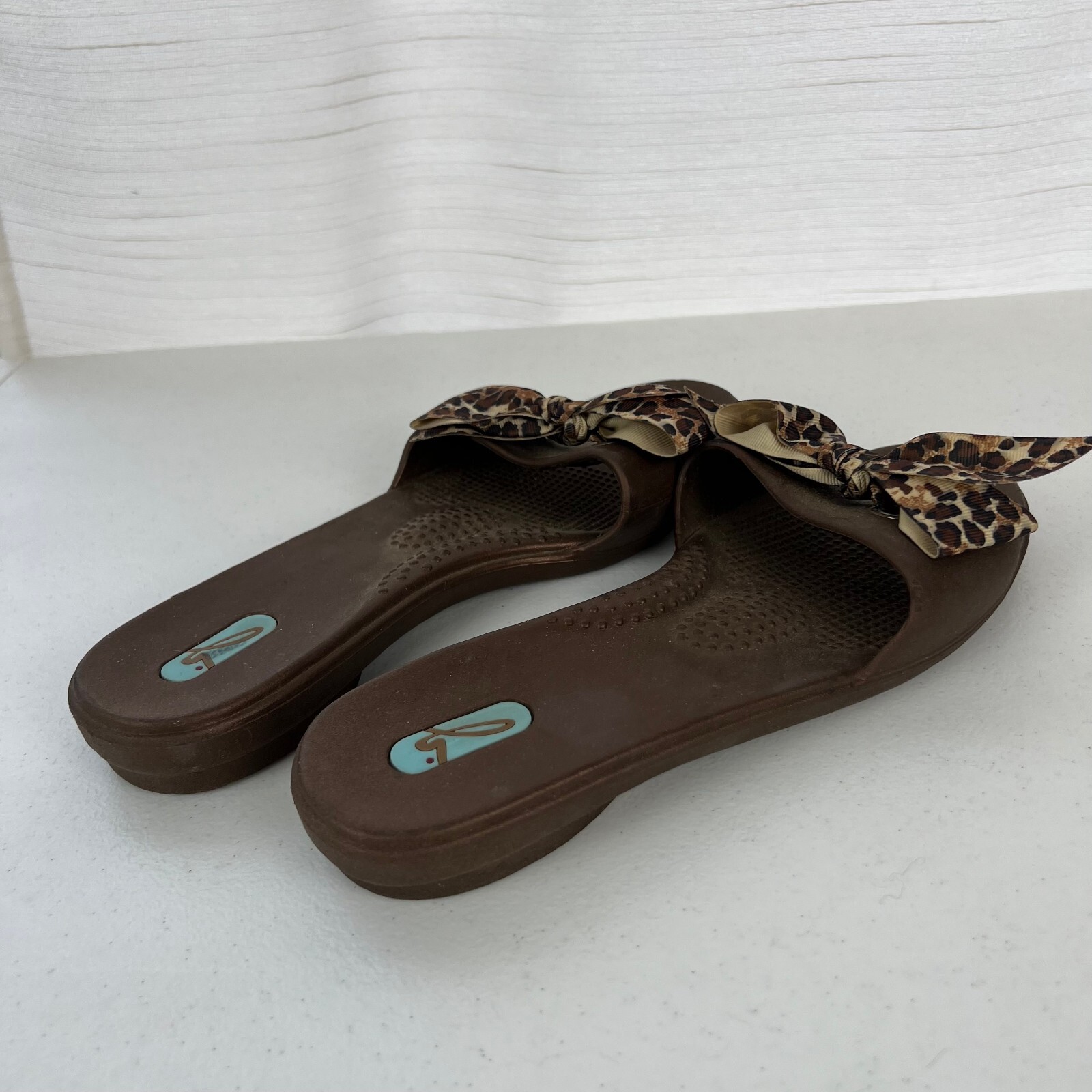 Oka Bee Slide Sandals Womens M/L Brown Slip On Leopard Bow Flat Heel Slip On