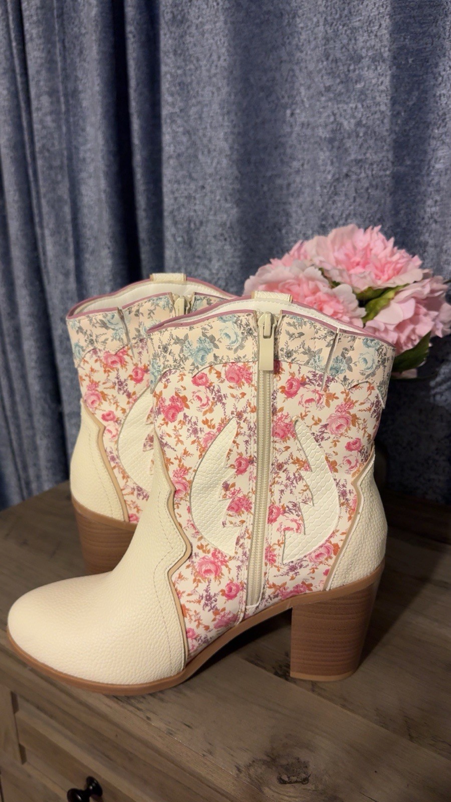 Torrid Ivory Floral Western Ankle Bootie Side Zip Almond Toe WW US 9.5