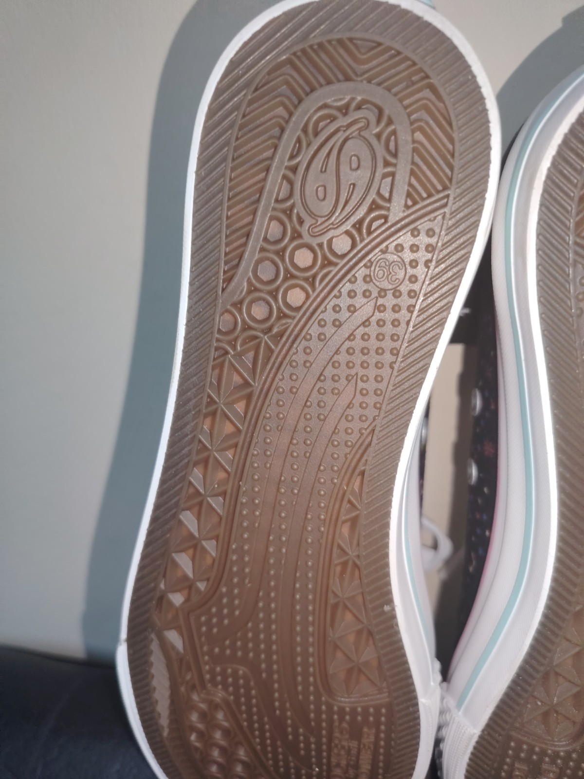 Limited Edition sneakers – exclusive Dockers by Gerli X Art model