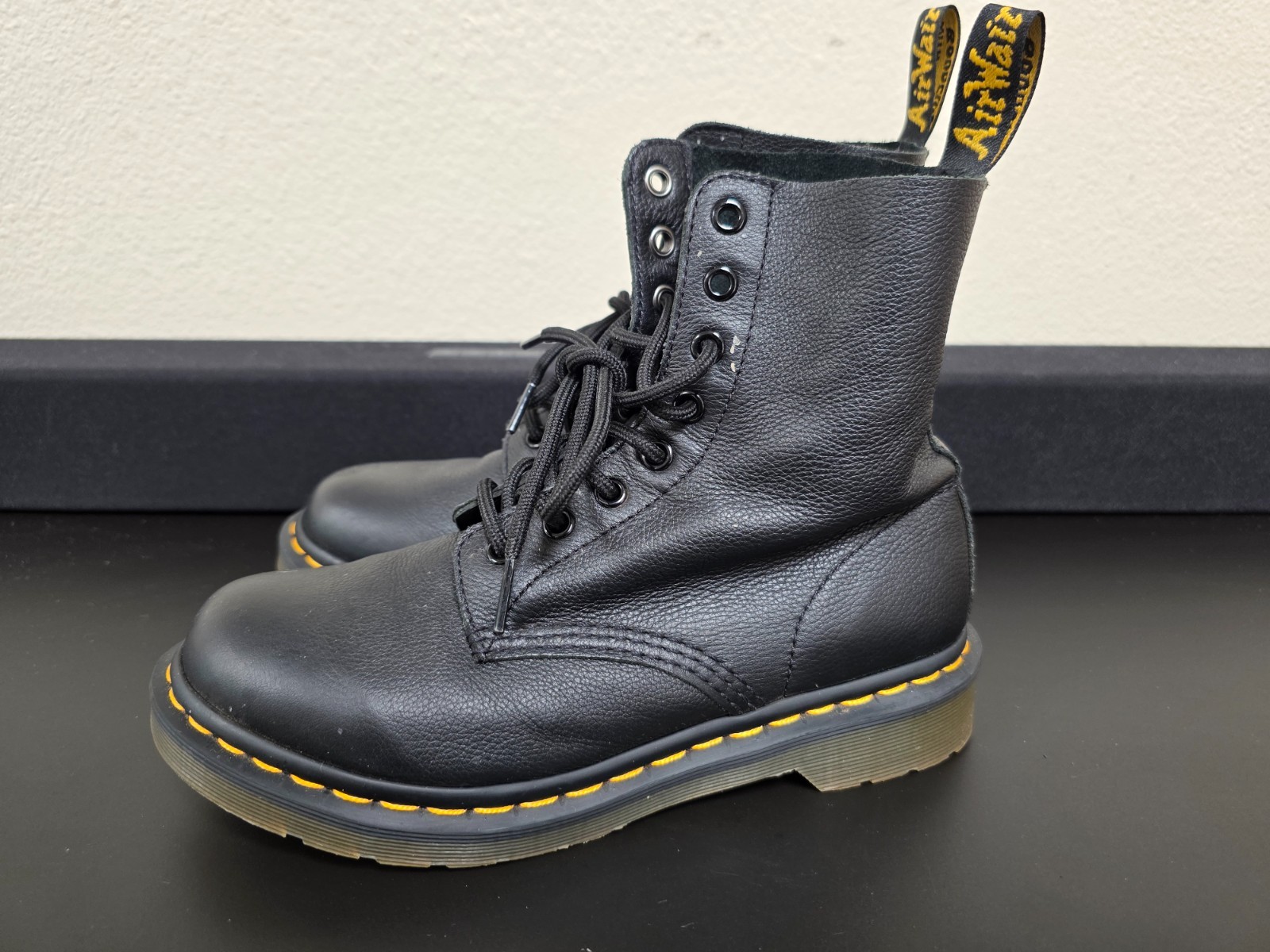 Dr. Martens 1460 Pascal Black Virginia Leather Boots Womens Size 7 US Low