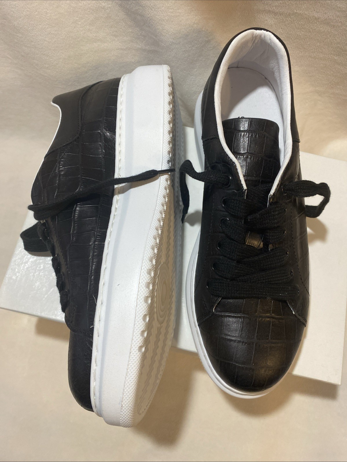 Saint + Sofia Black Hampstead Crocodile Print Leather Platform Sneaker Size 10