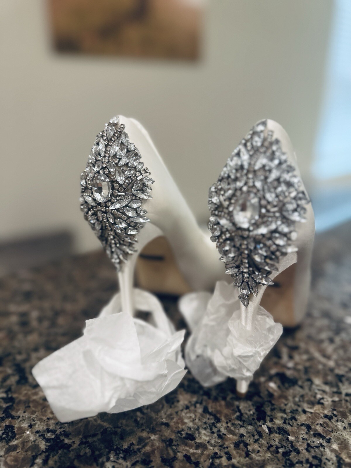 Badgley Mischka Womens Kiara White Satin Peep-Toe Heels Shoes 8 Mp2789 New