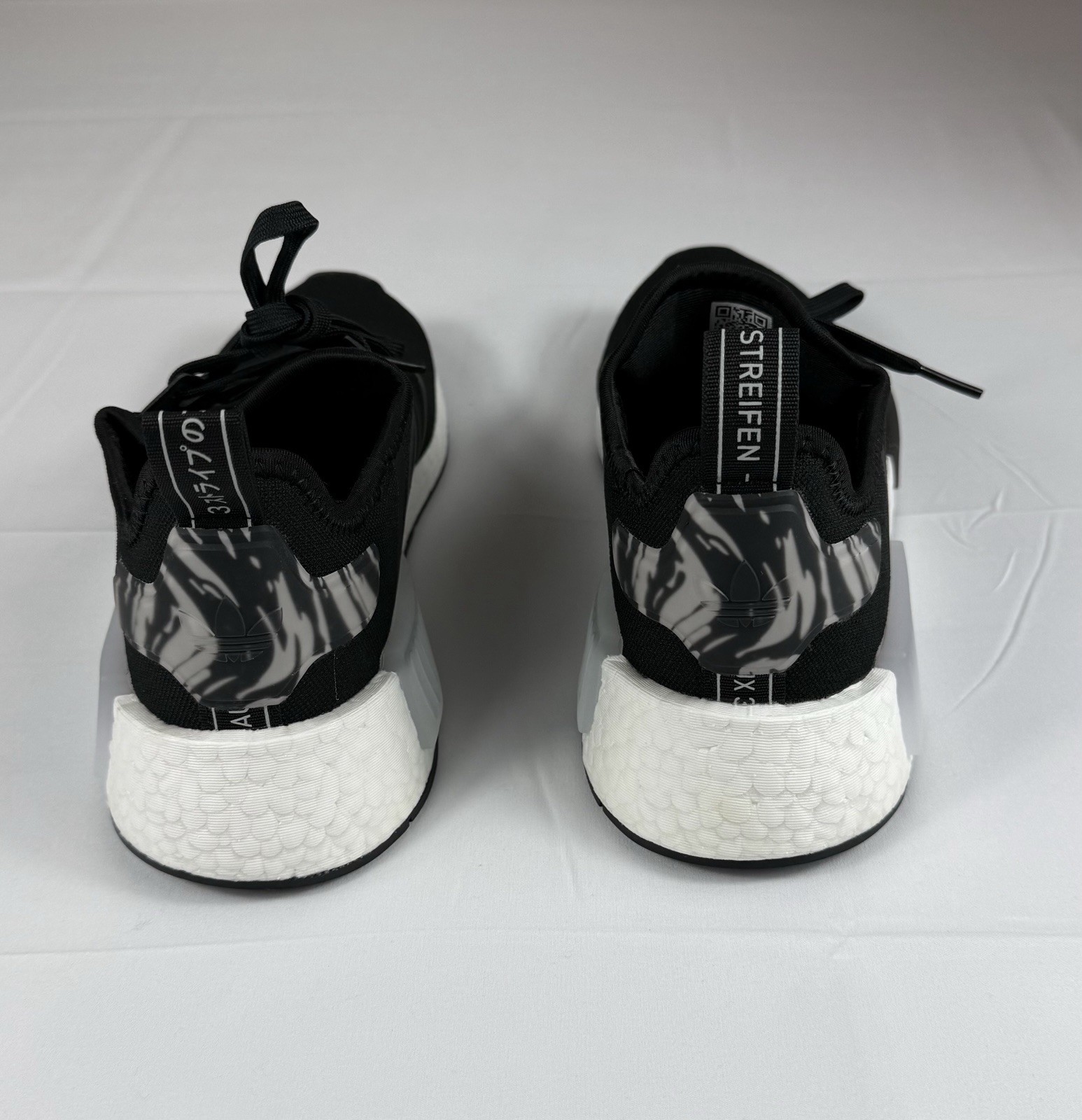 adidas NMD_R1 «Black White Marble» Low Top Lace-Up Cushioned Sneakers IE9611