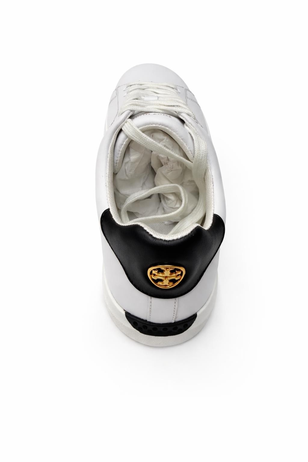 Tory Burch Women’s Howell Court, Titanium White/Tory Navy, 9.5 Medium US