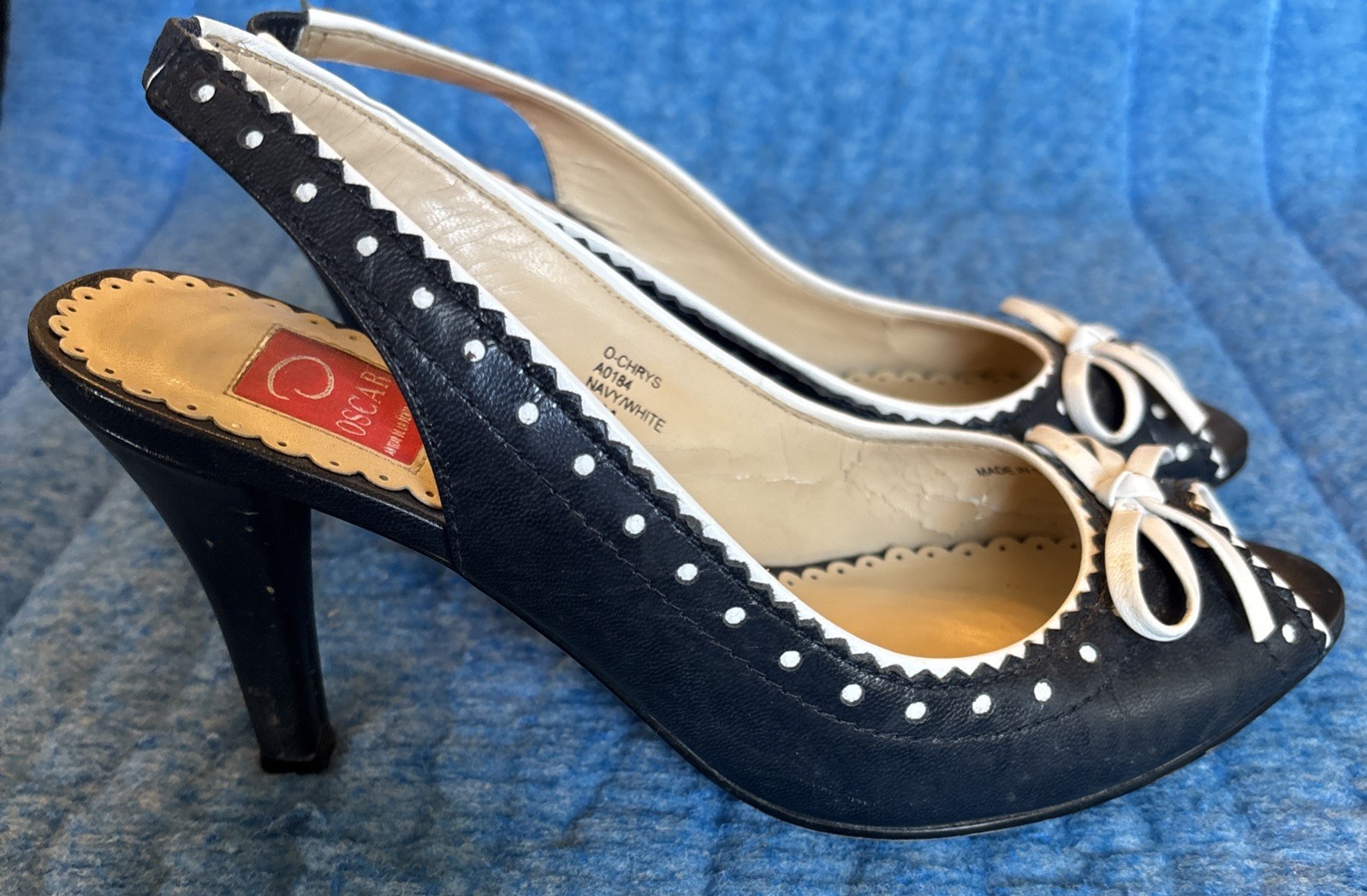 Oscar de la Renta O-CHRYS Navy Blue Canvas White Bow Slingback Heels Size 5.5M