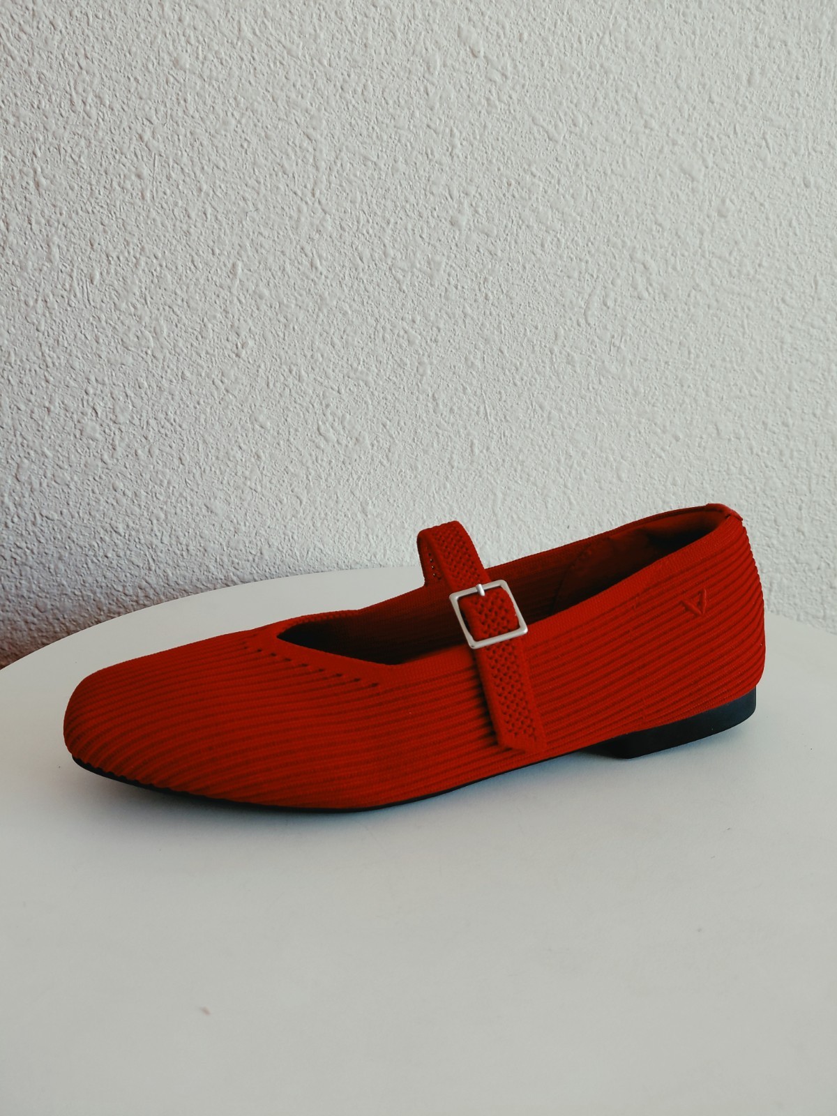 Vivaia Margot Square-Toe Mary Janes Ajustable Buckle Strap Red Flats 37.5/US 7