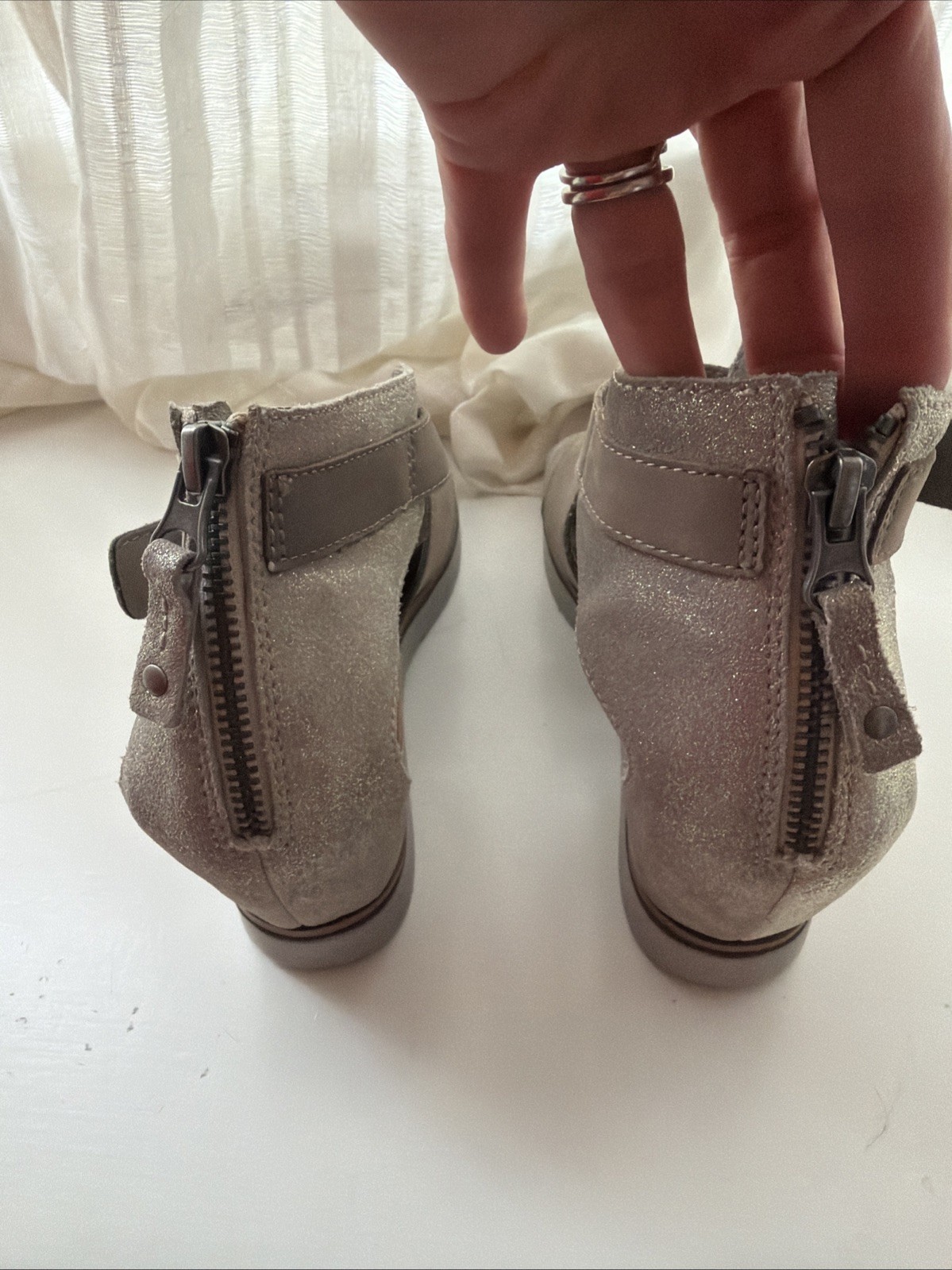 OTBT Freedom Wedge Sandals in Taupe & Gold, sz 8.5
