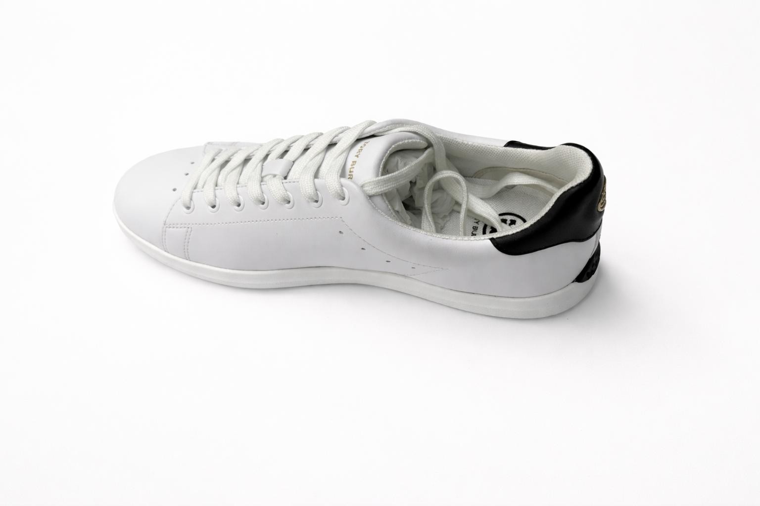 Tory Burch Women’s Howell Court, Titanium White/Tory Navy, 9.5 Medium US
