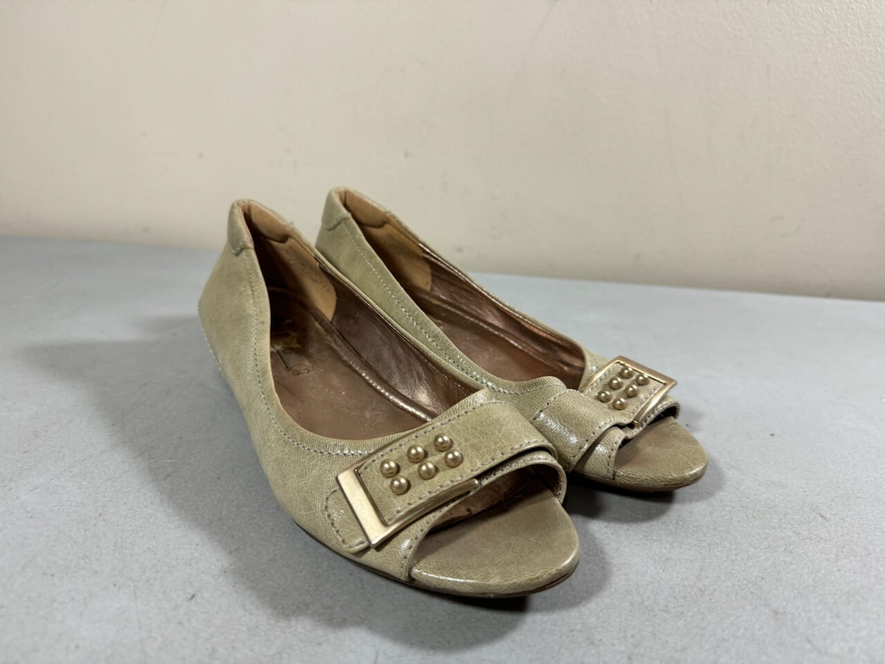 Ecco women’s tan leather peep toe studded low wedge pumps size 36 USA 6