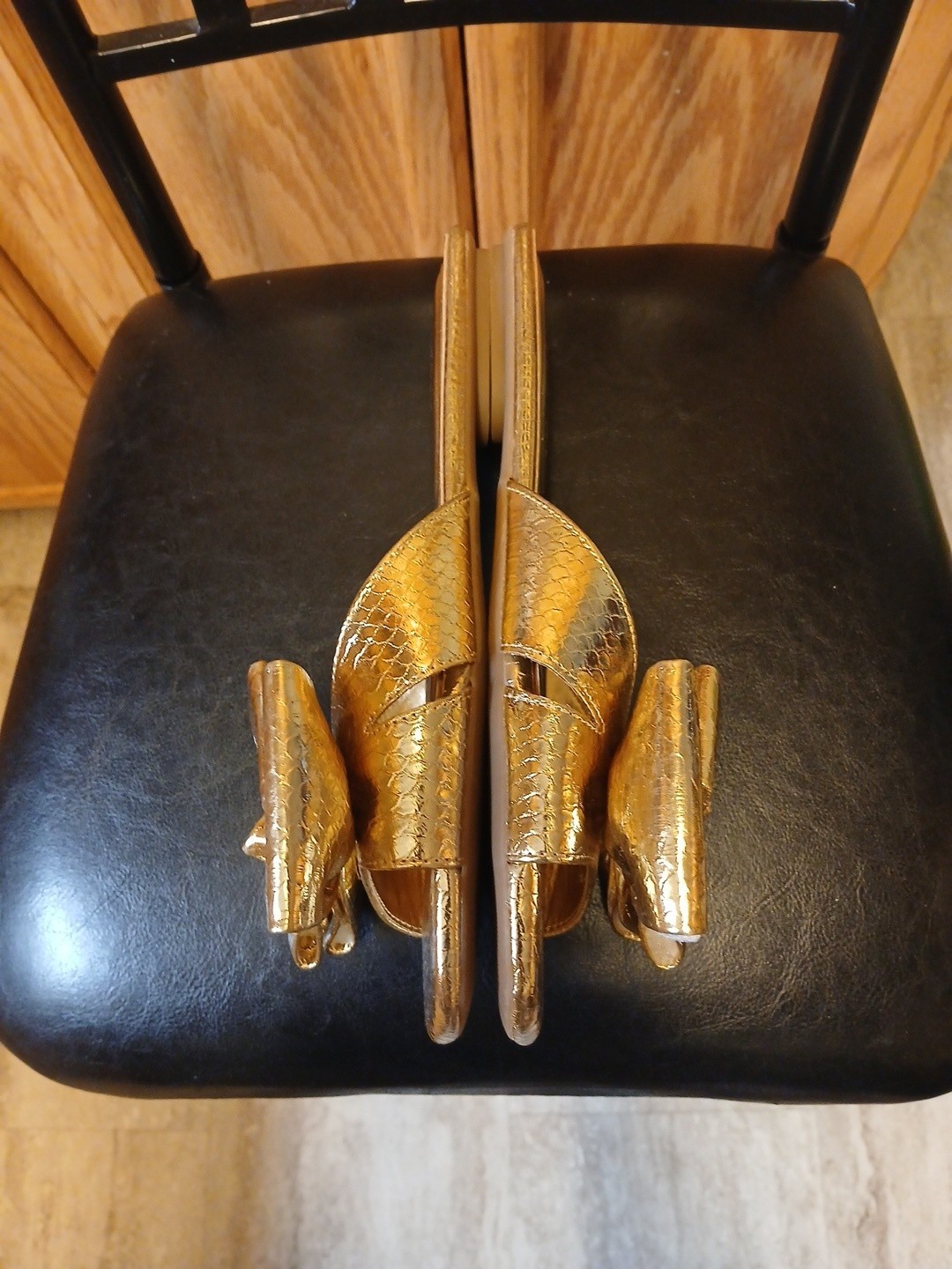 ON 34TH Jazmin Women’s Gold Snake Embossed Bow Flat Slide Sandals Size 9 NWOB