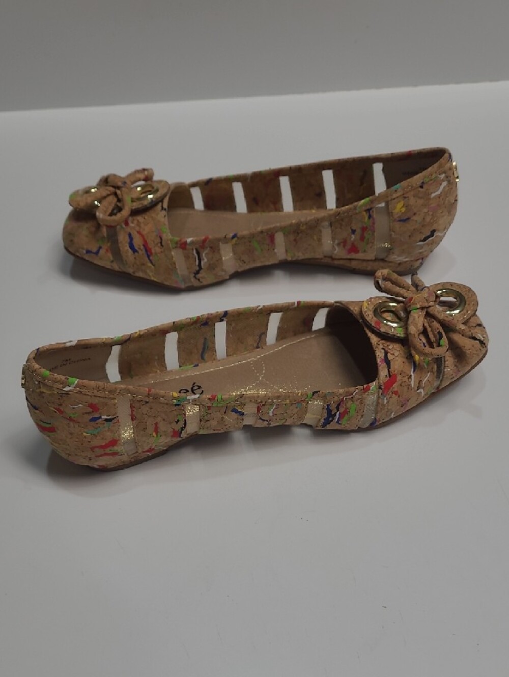 J. Renée Women’s Tan Cork Ballet Flats with Multicolor Paint Detail – Size 7