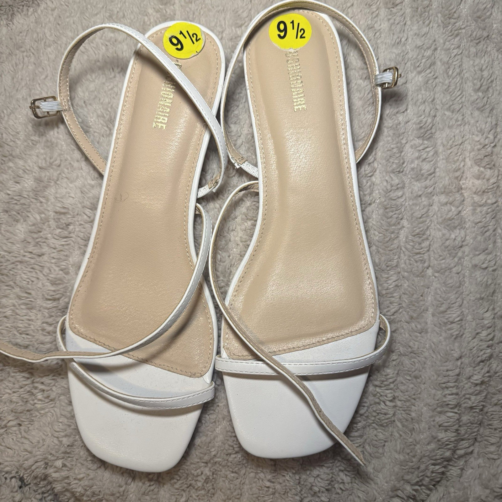 CUSHIONAIRE White Faux Leather Strappy Ankle Strap Sandals US 9.5M