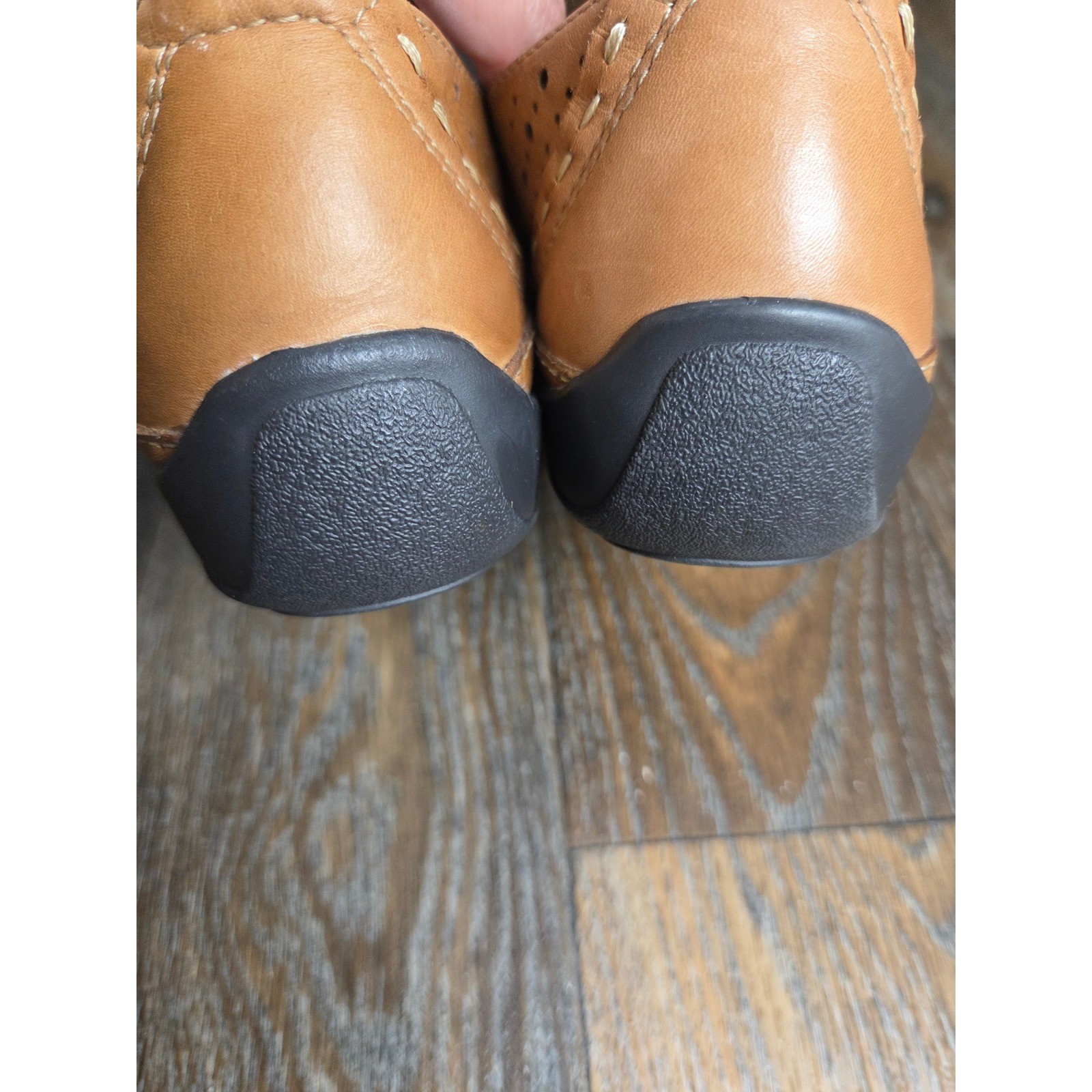 Clarks Artisan Tan Leather Perforated Slip On Loafers Shoes Womens 8.5 M