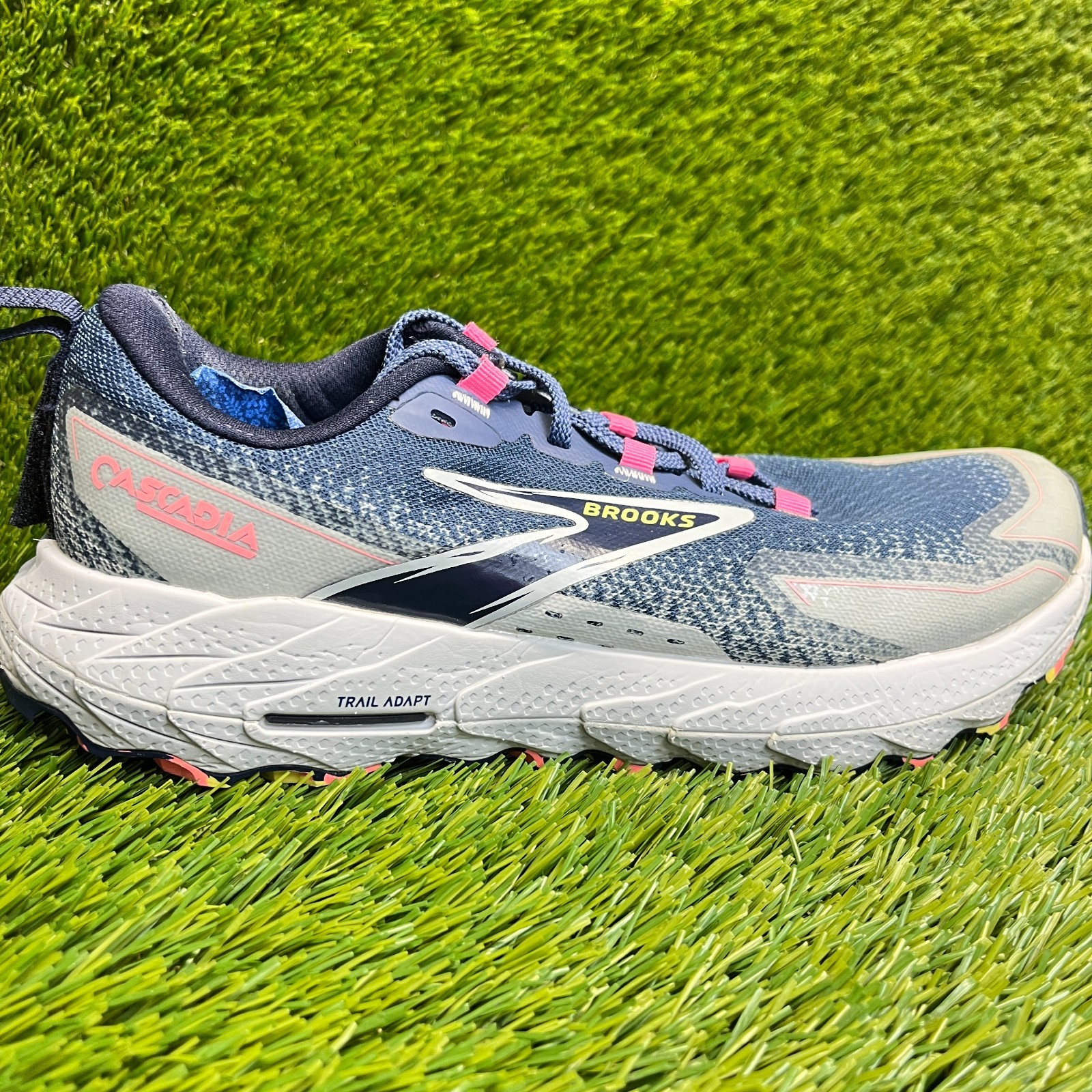 Brooks Cascadia 18 Womens Size 9 Blue Gray Pink Athletic Running Shoes Sneakers