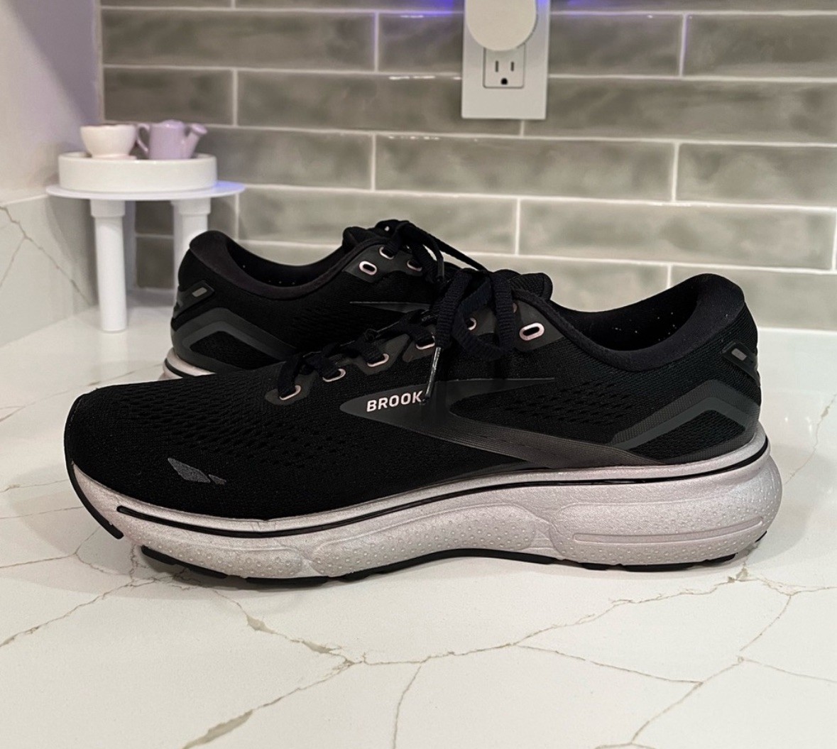 Brooks Ghost 15 Running Shoes. Women’s Size 10.5 Color Black Rose Gold