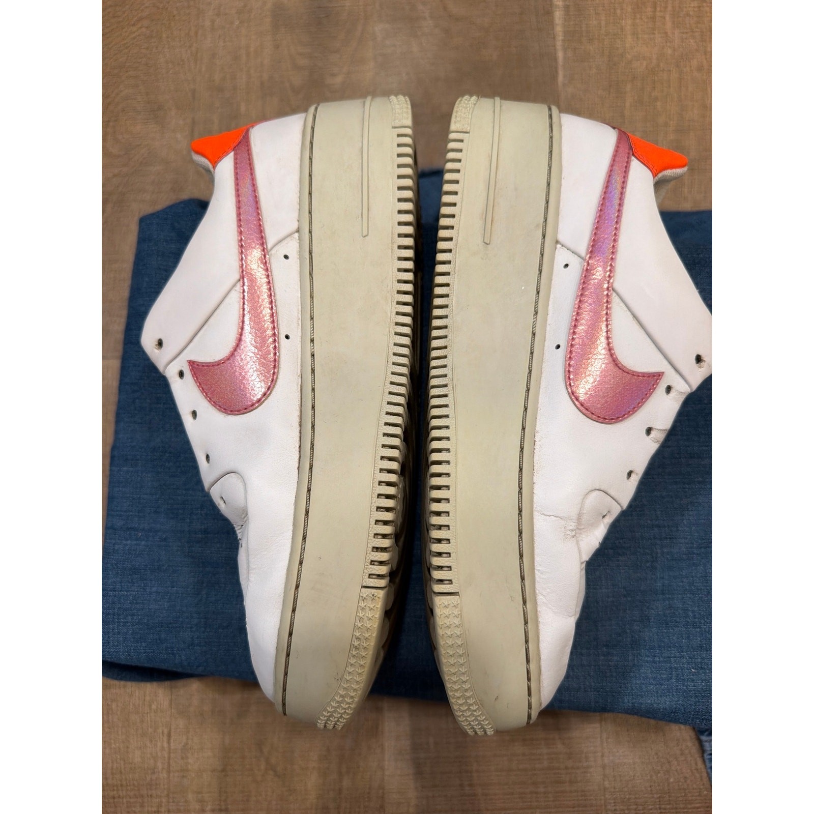 NIKE AIR FORCE 1 SAGE LOW WOMEN’S ATHLETIC SHOES