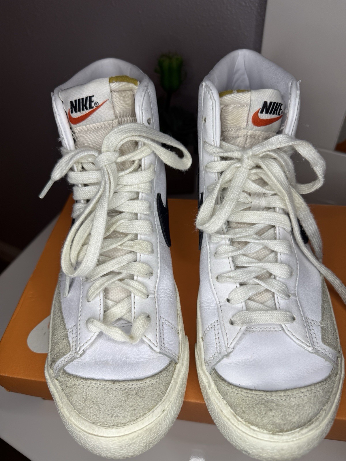 Nike Blazer Mid ’77 Vintage White And Black Size 6 men And 7.5 Women’s Pre-owned