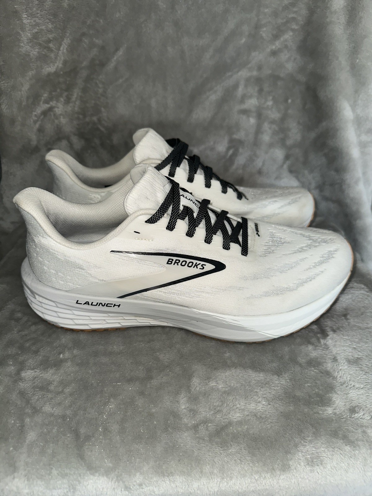 Brooks Launch 11 White Grey Black White Size 10.5 With Minor Defect