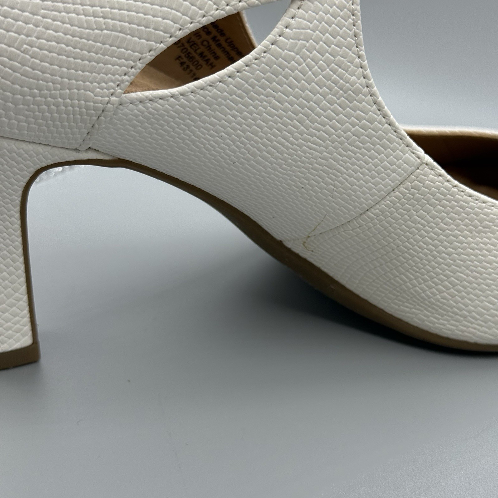 Giani Bernini Retro Style White Mary Jane Textured Heels Size 7.5 M