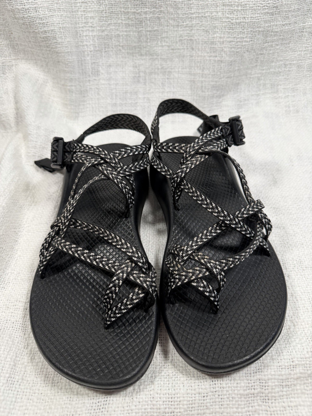 Chaco ZX/2 Classic Womens 9 Black White Toe Loop Sandals J106266 Excellent
