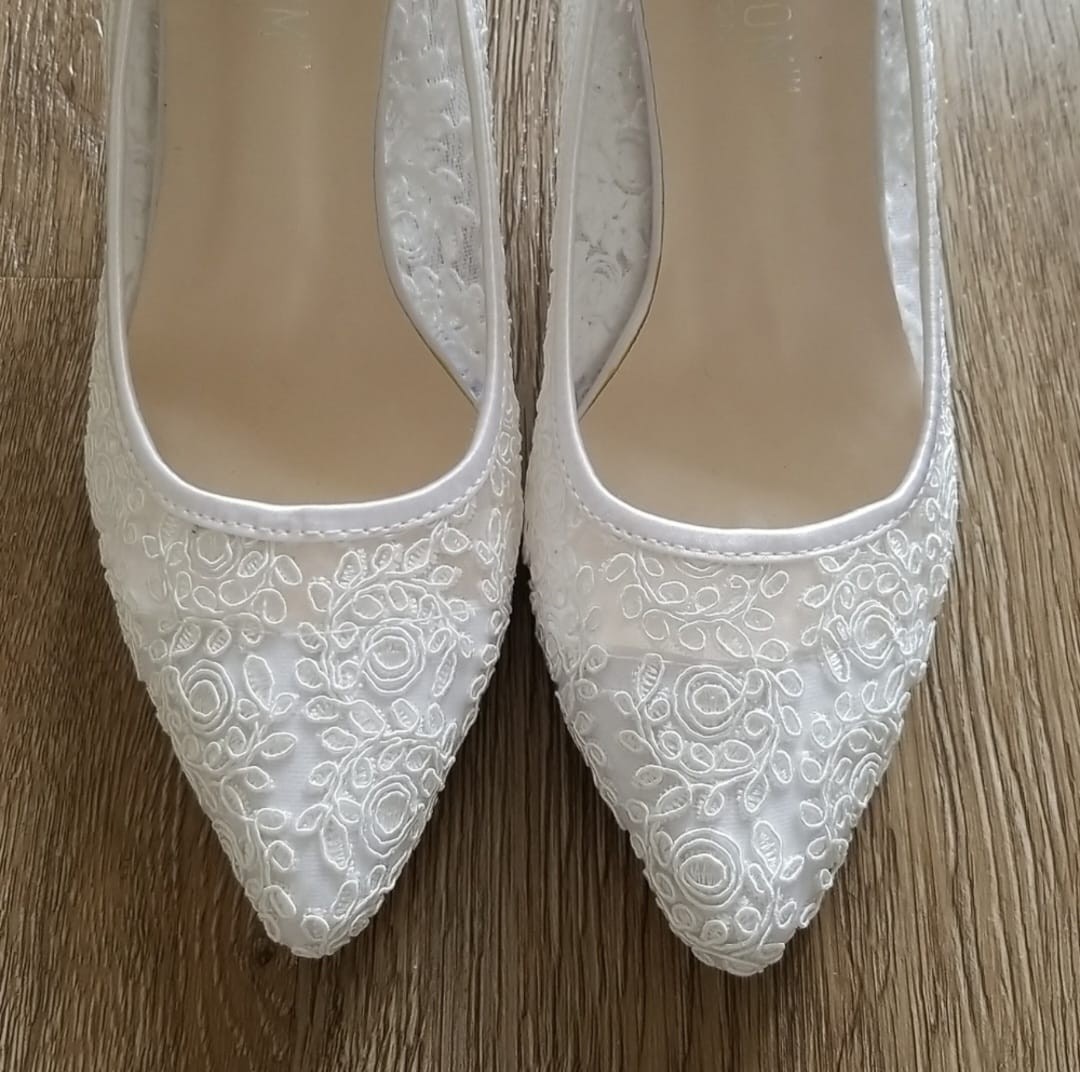 David’s Bridal White Lace Heels – Size 6M (Worn Once)