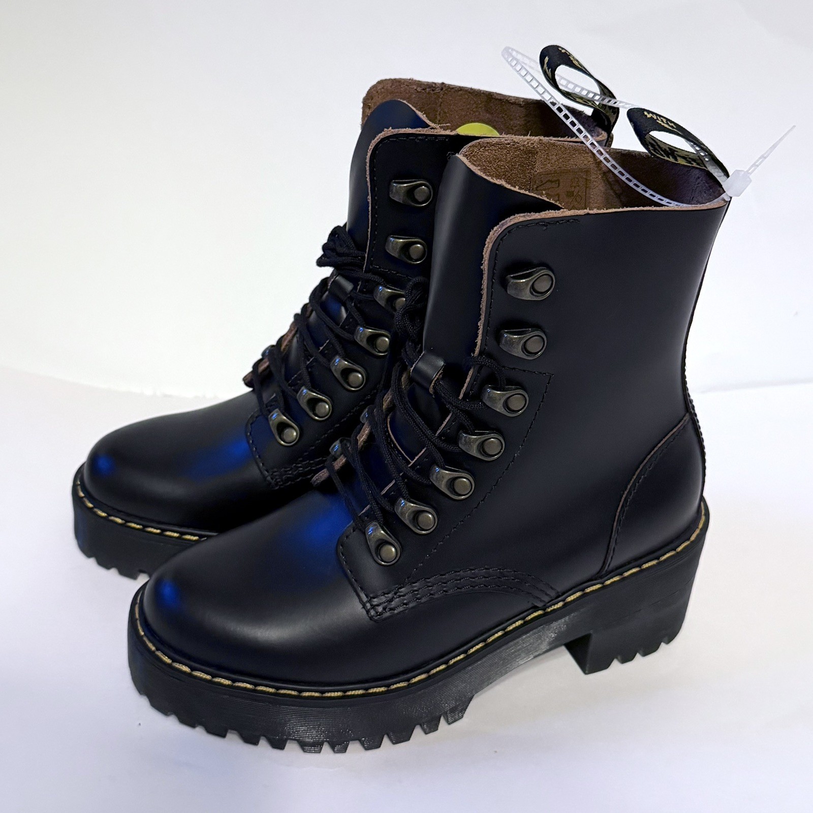Dr. Martens Leona Platform Leather Womens Sz 5 Boot Black Polished Smooth LA004