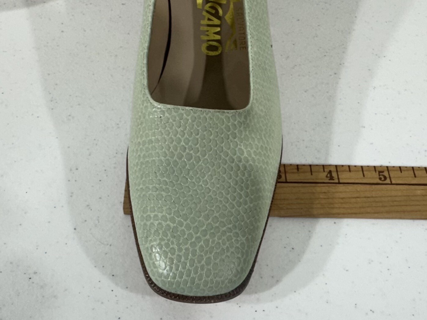 Vintage Salvatore Ferragamo Womens Leather Low Heel Mint Green Snakeskin 6.5 AAA