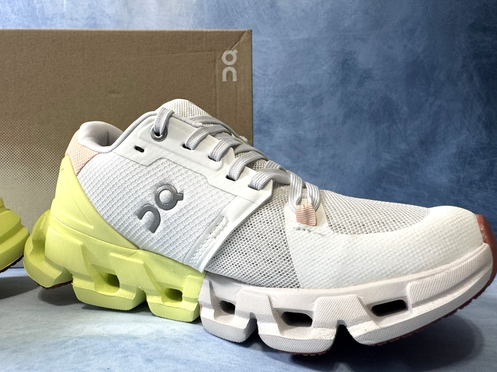 On Cloud Cloudflyer 4 Running Shoes Lace Up White Hay 71.98249 Women’s Size 5