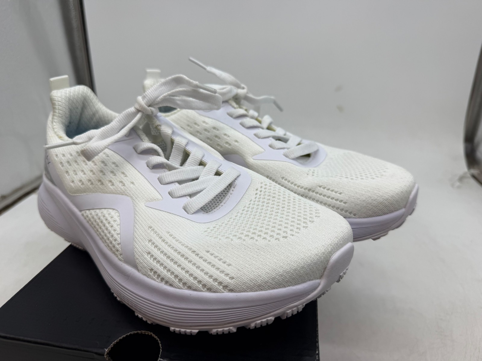 Bronax Athletic Sneakers Women’s White Mesh Lace-Up Running Tennis – 8.5
