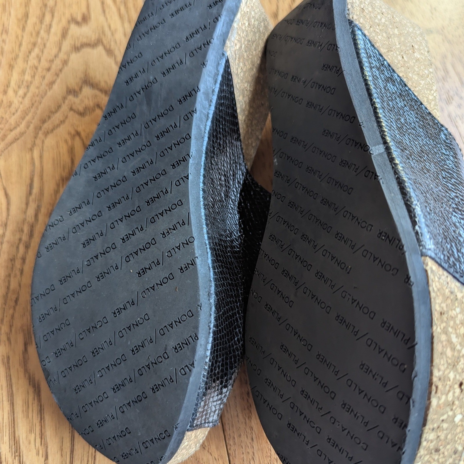 Donald Pliner Platform Wedge Sandals Black Snakeskin Embossed Cork Womens 7B