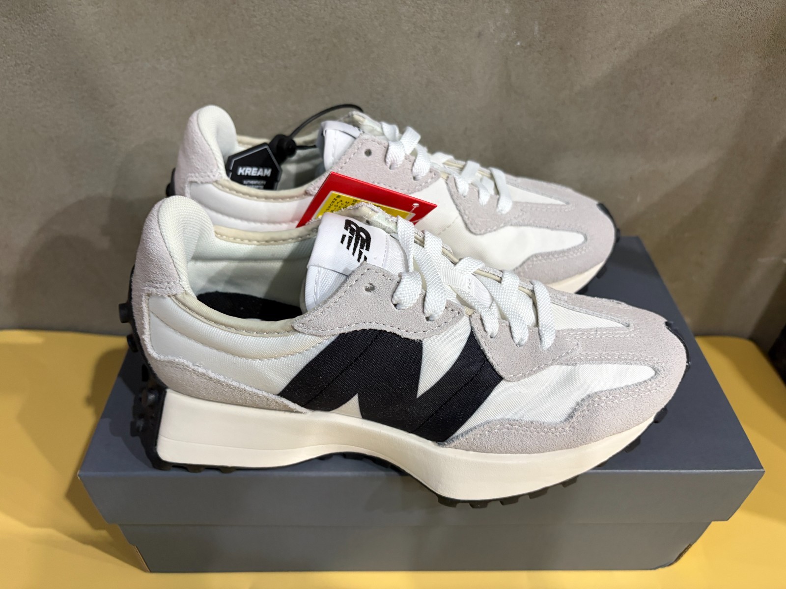 New Balance 327 Lifestyle Women’s Casual Sneaker Sports [EU:36/37] NWT MS327FE