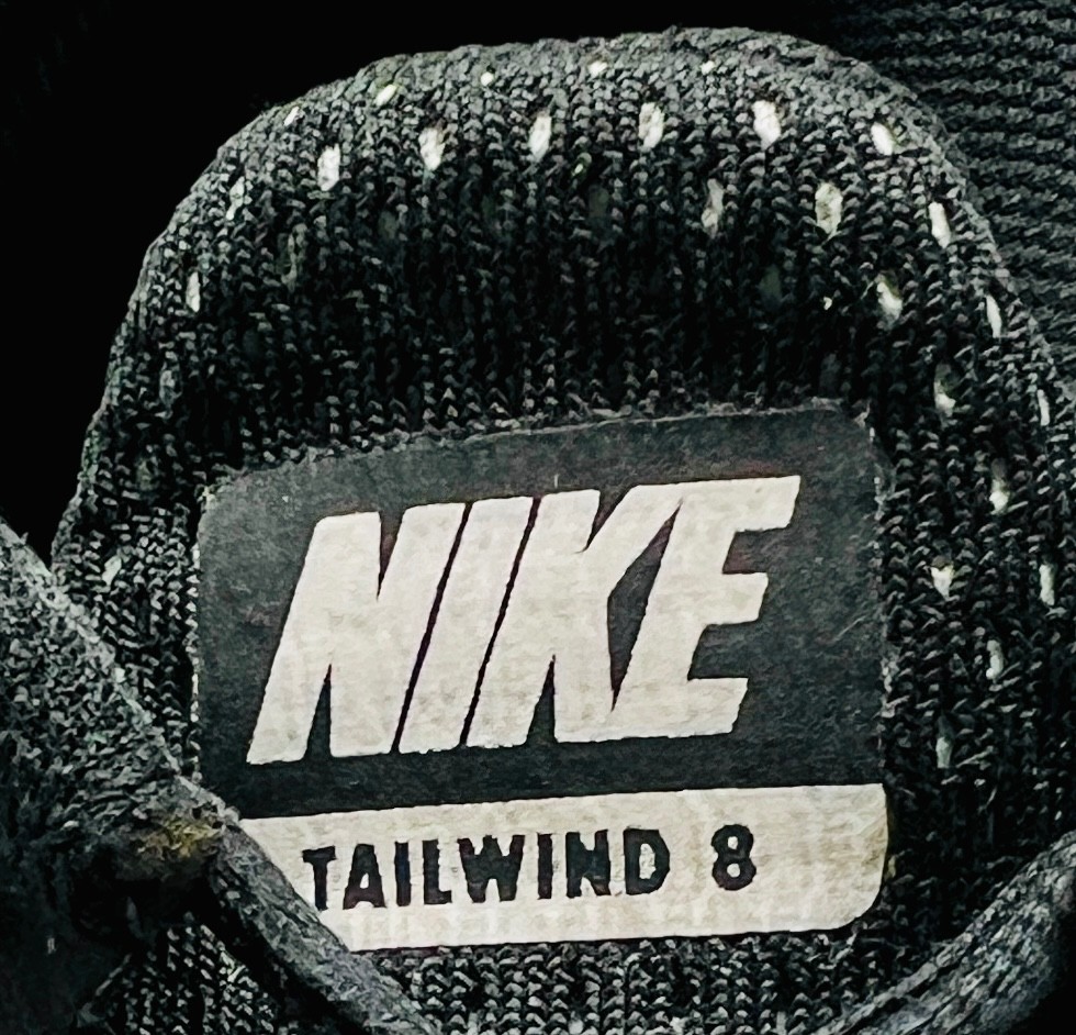 NIKE TAILWIND 8 WOMENS SIZE 8.5 INDOOR USE ONLY NO INSOLE BLACK & WHITE GRAPHICS