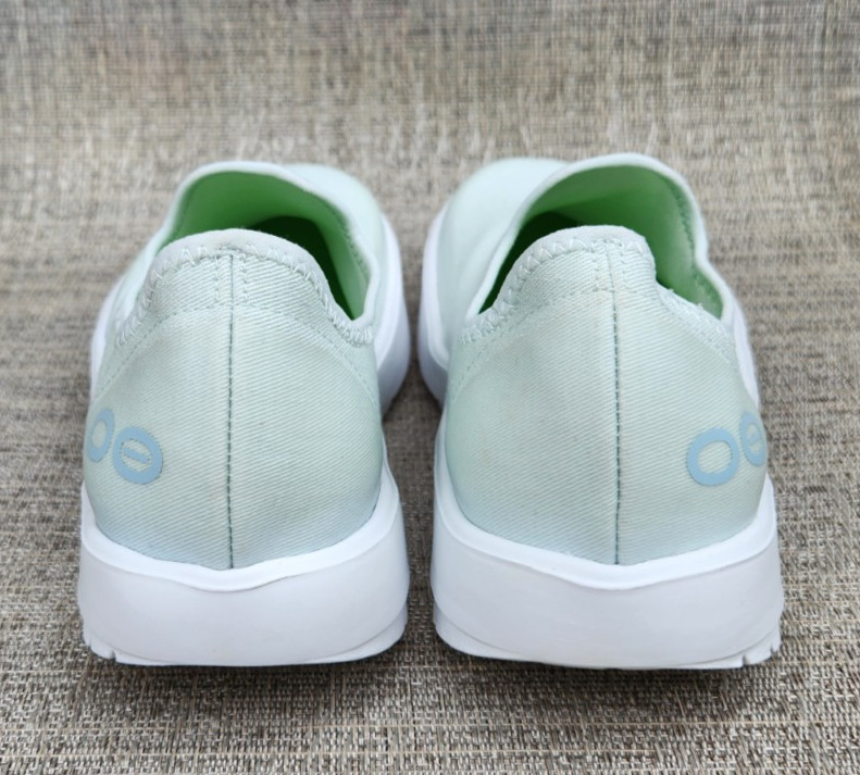 OOFOS OOMG EEZEE Low Recovery Casual Shoe, Pale Green, Women’s 8, EUR 39