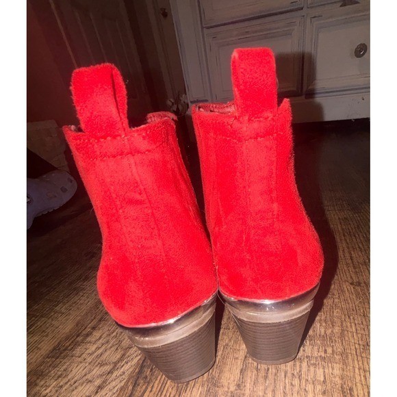 Journee Collection Red Faux Suede V-Cutout Pointed Toe Ankle Boot Block Heel 9.5