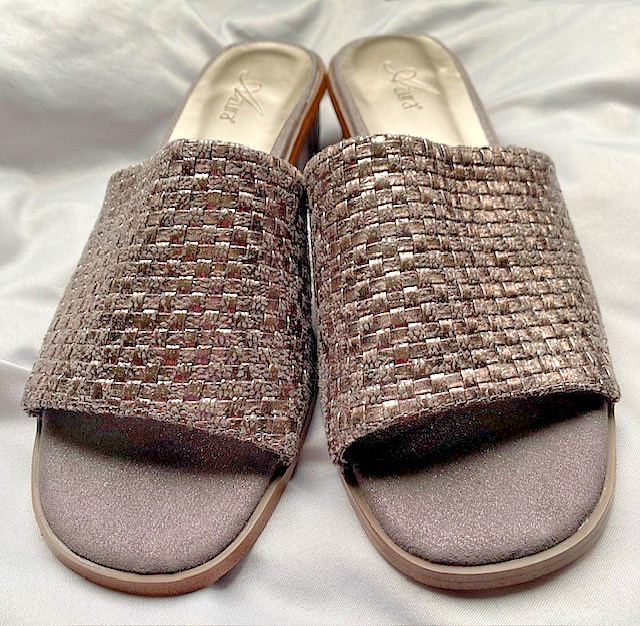 Azura ELIA‑PV Women’s 7.5 Gold Metallic Woven Slide Sandals Low Heel Soft Toe